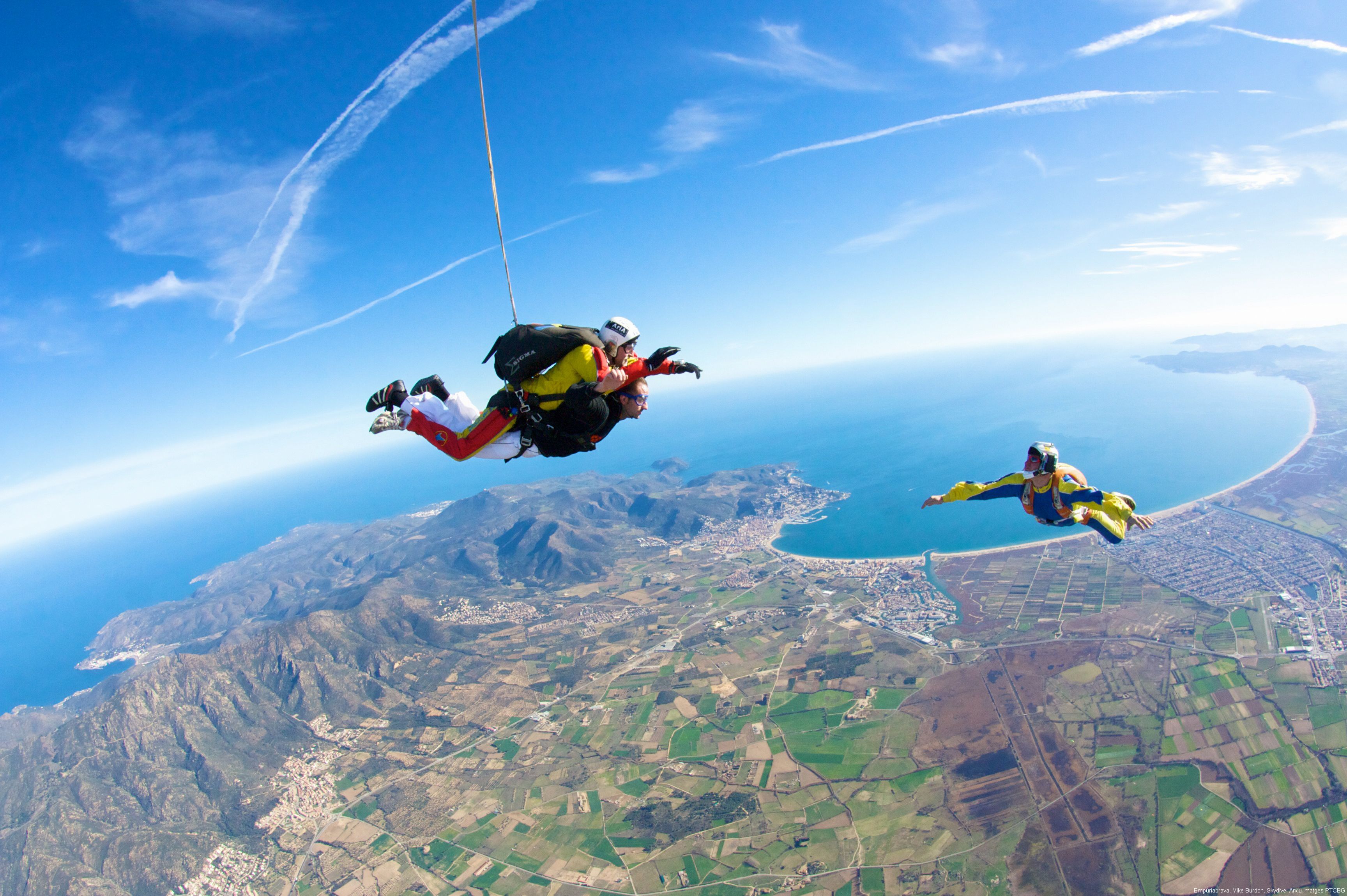 Salto con paracaídas en la Badia de Roses © Mike Burdon Skydive