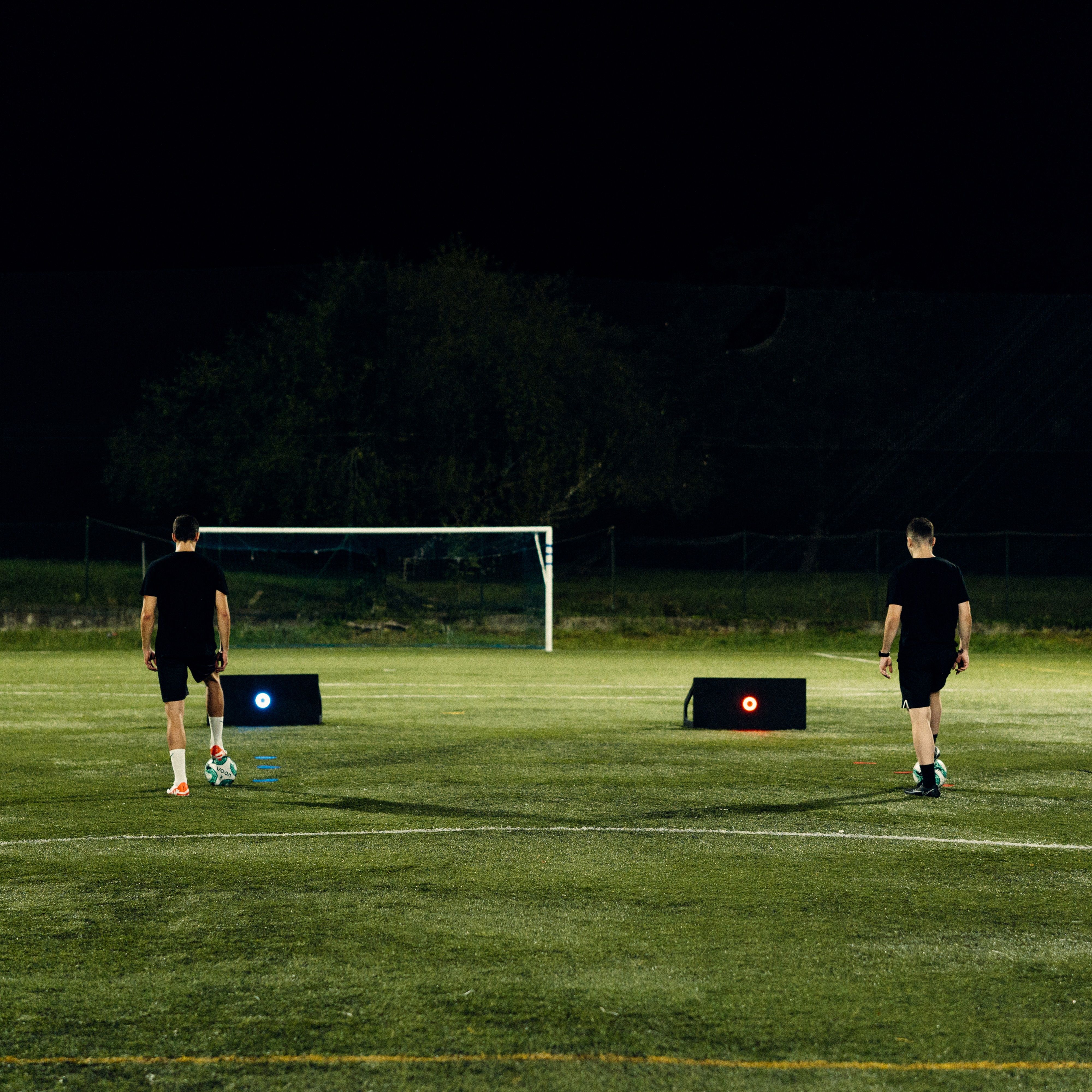 Los paneles lumínicos en un campo de entrenamiento