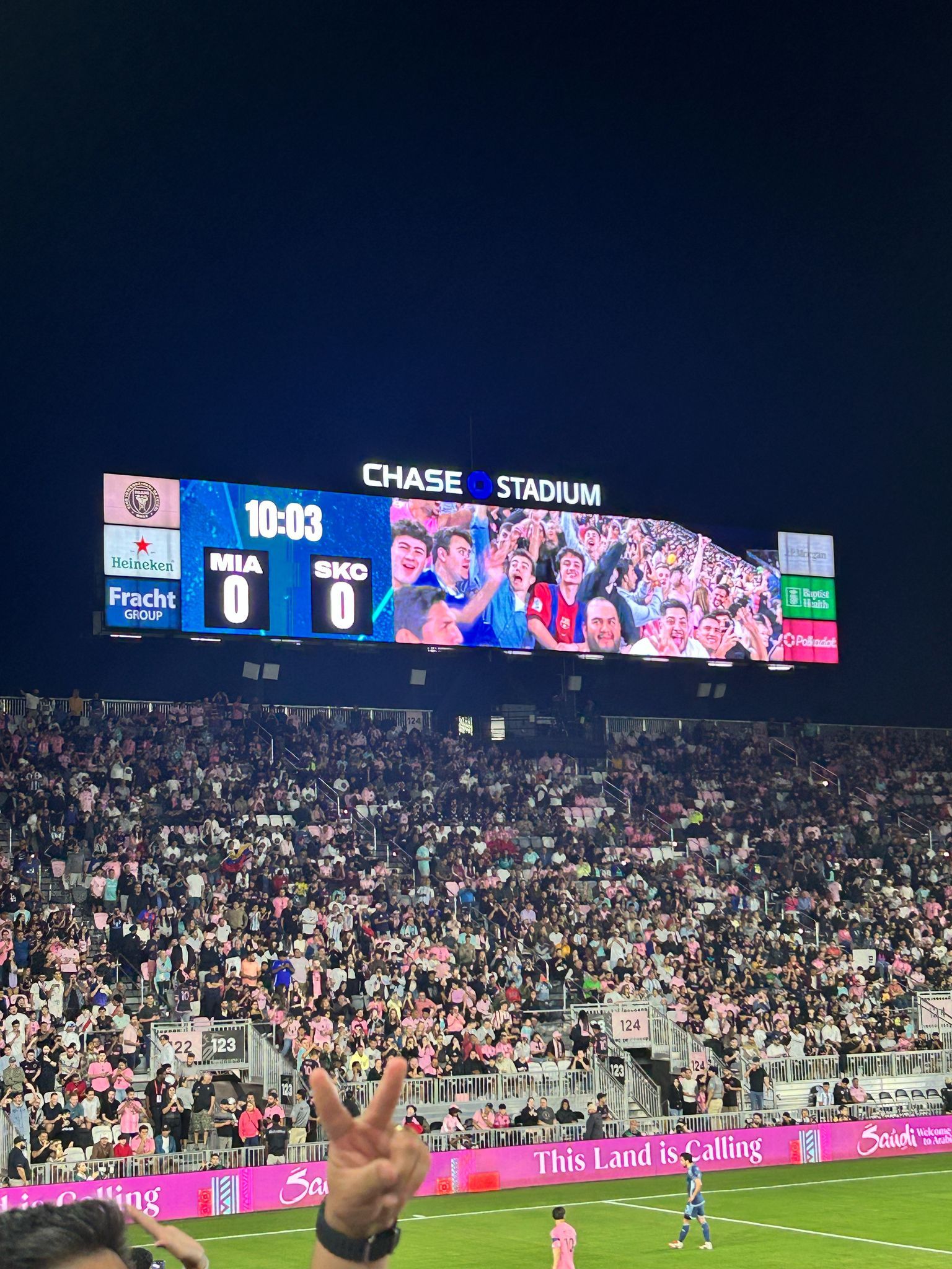 Los estudiantes del MBA in Sports Management durante su visita al Chase Stadium.