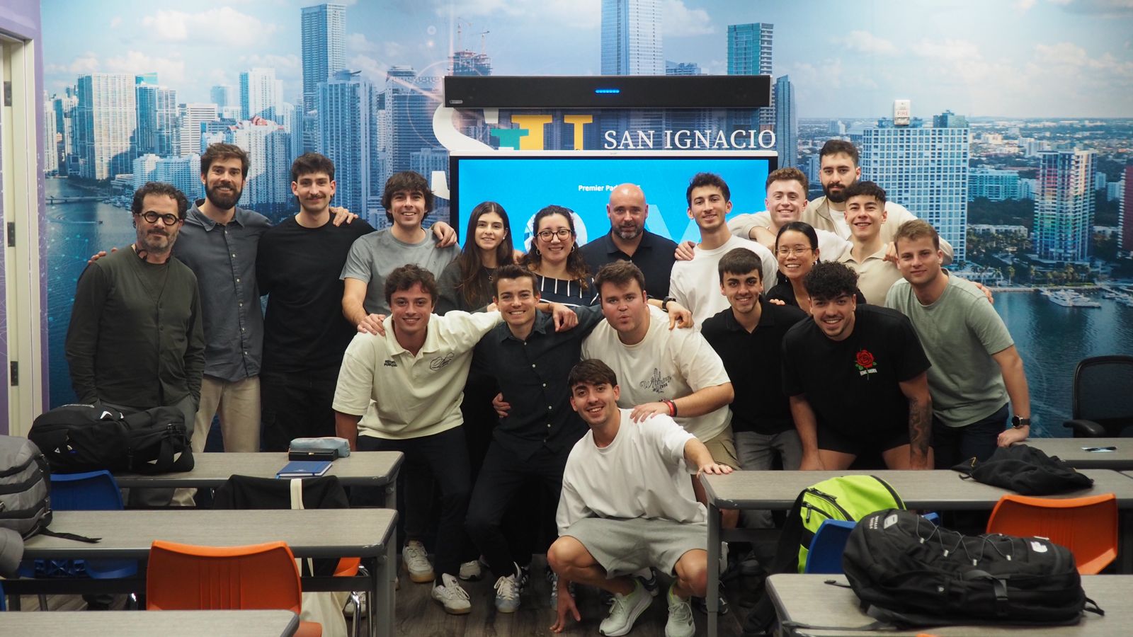 Los estudiantes del MBA in Sports Management de la UAX Rafa Nadal junto a Teddy Puig y Enric Jové