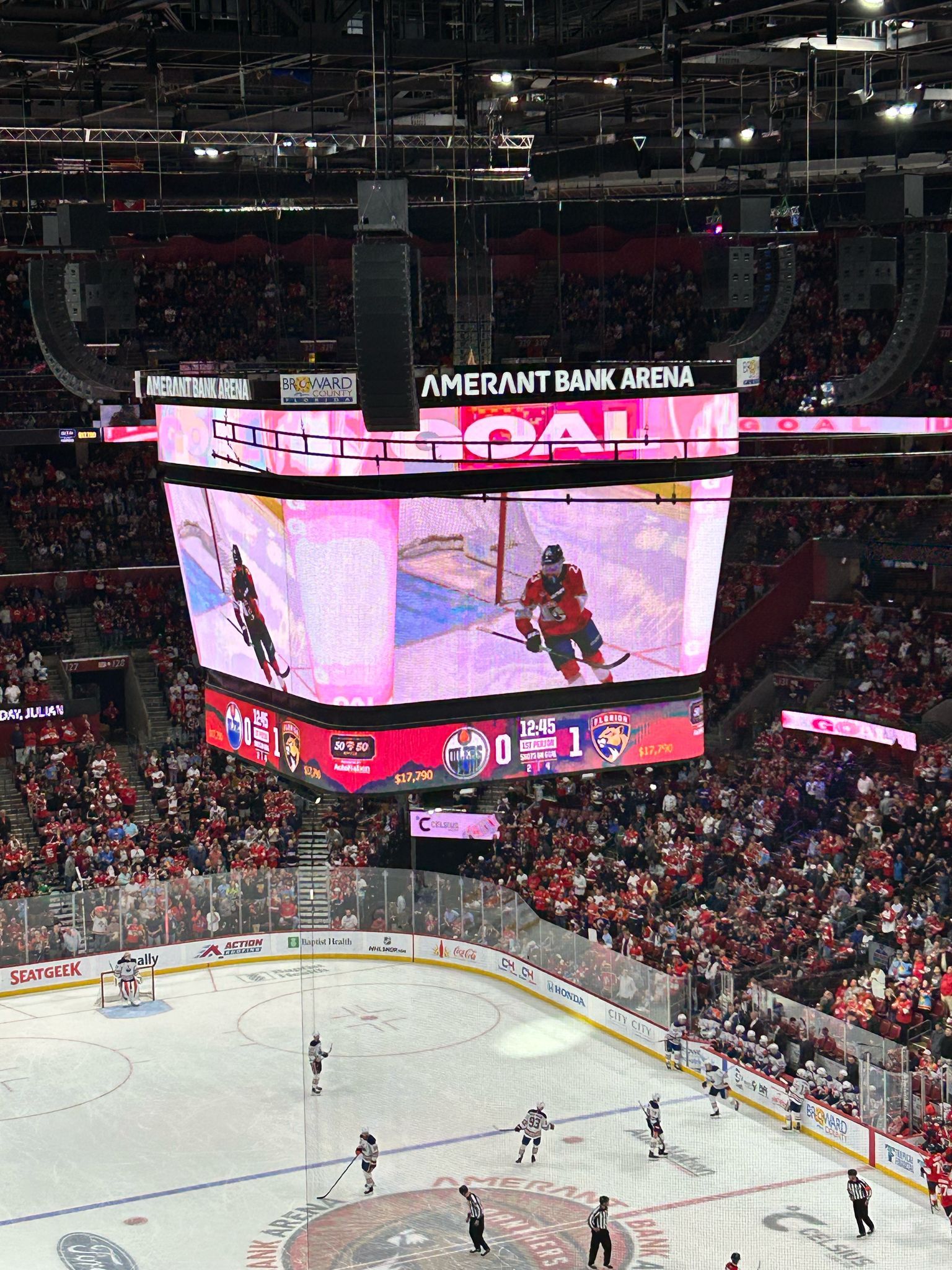 El Amerant Bank Arena acogió el partido de la NHL entre los Florida Panthers y los Edmonton Oiers 