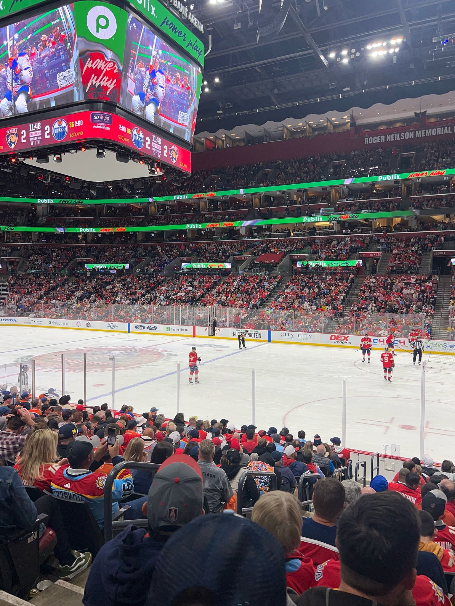 Una de las paradas del Miami Experience fue ver el partido de la NHL entre los Florida Panthers y los Edmonton Oilers